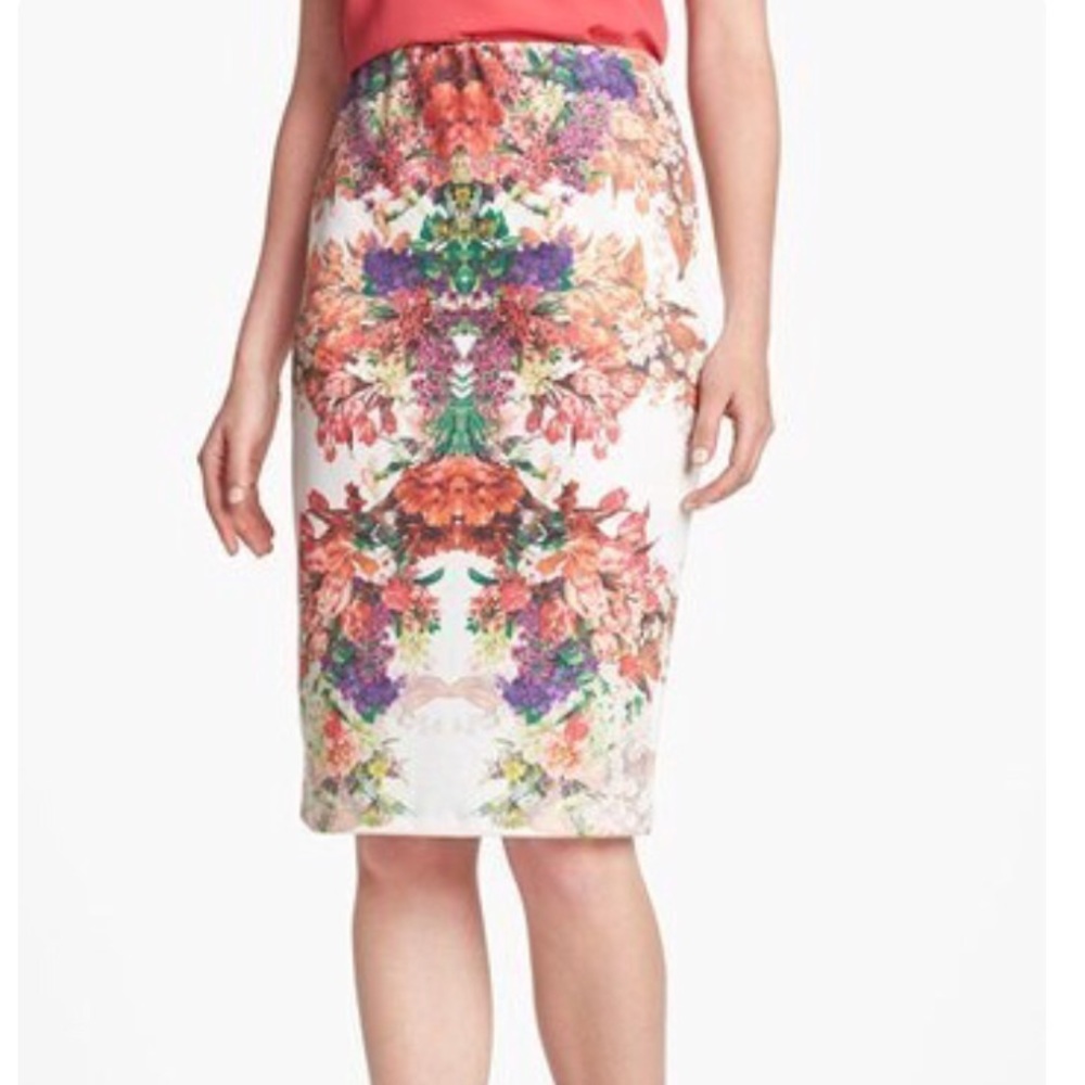 Floral stretch pencil skirt